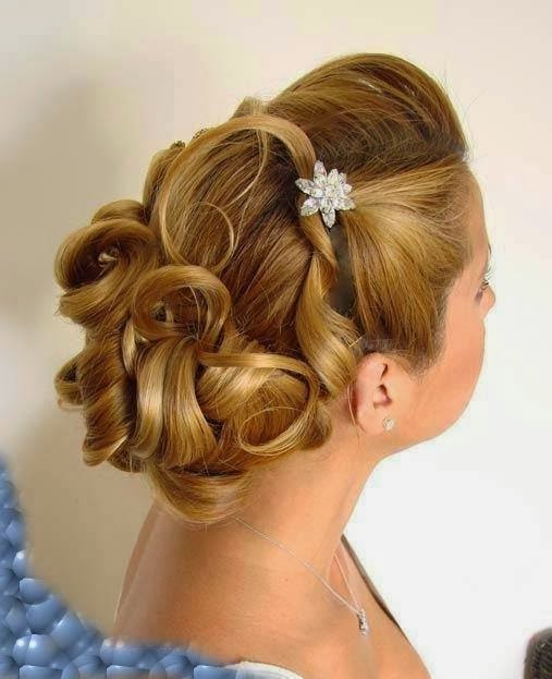 How to Make Easy Office Hair Updos}