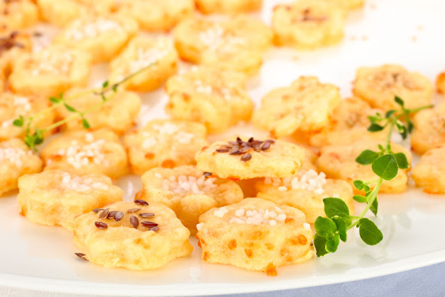 Salzige Käse-Plätzchen nicht nur für EM 2016. Edyta Guhl. Rezepte. salzige Käse- Plätzchen. Edyta Guhl.