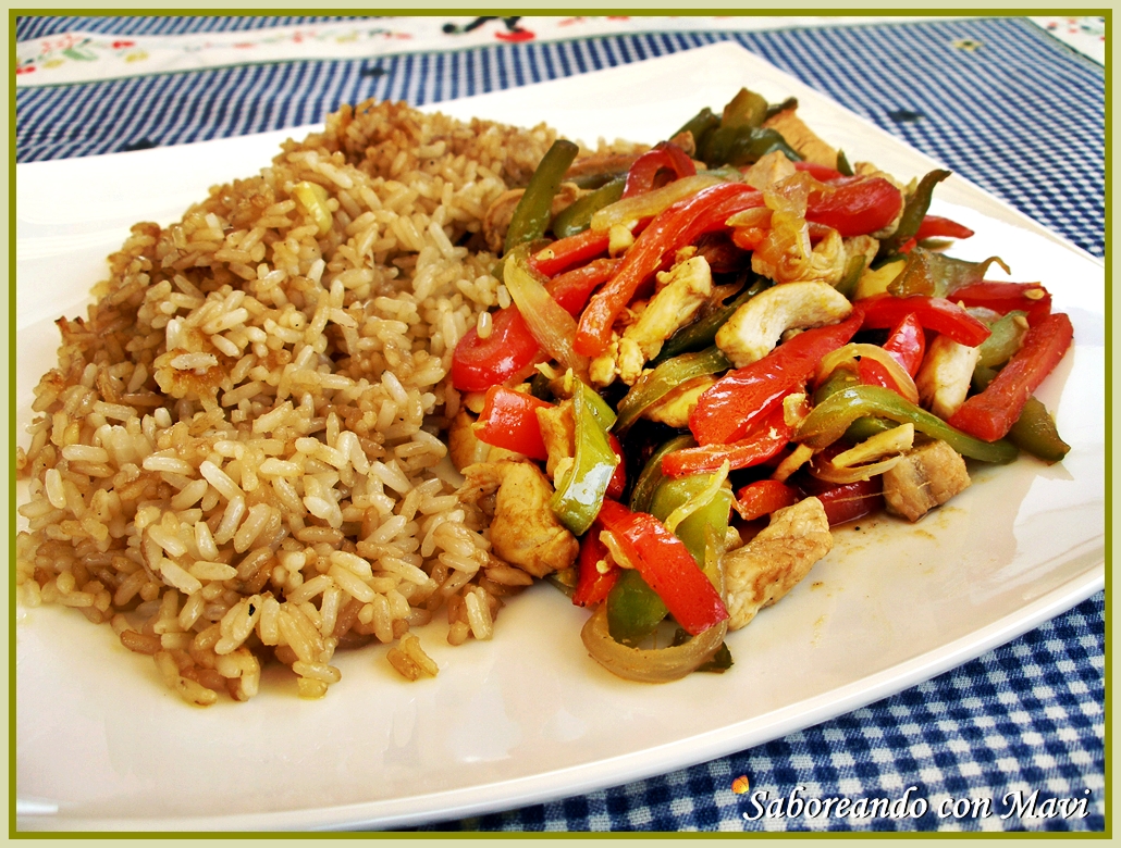 Saboreando con Mavi Arroz frito con fajitas