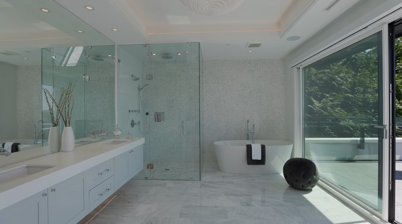 74 Photos vs. Luxury Contemporary Home In West Vancouver Interior Design Tour