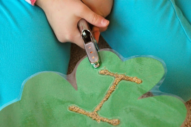 Shamrock garland for St. Patrick's Day-- craft for kids