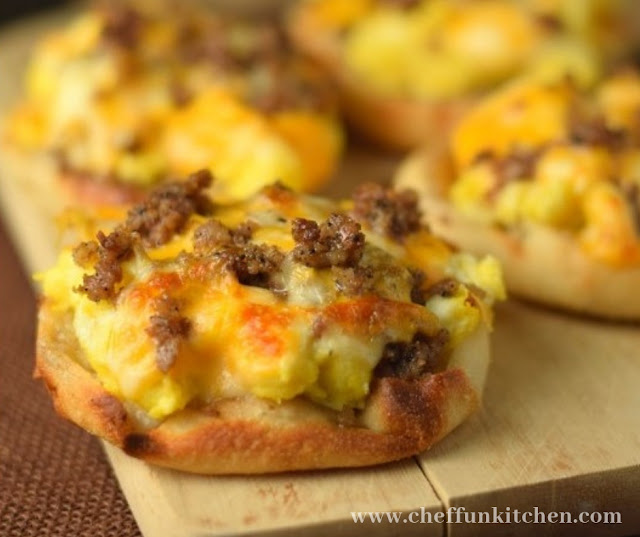 English Muffin Breakfast Pizza English Muffin Breakfast Pizza