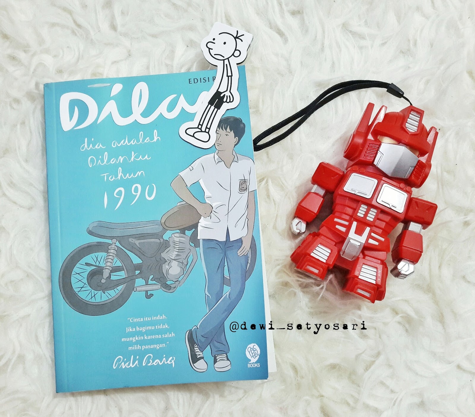 My Life My Journey: Review Novel Dilan, Dia Adalah Dilanku 
