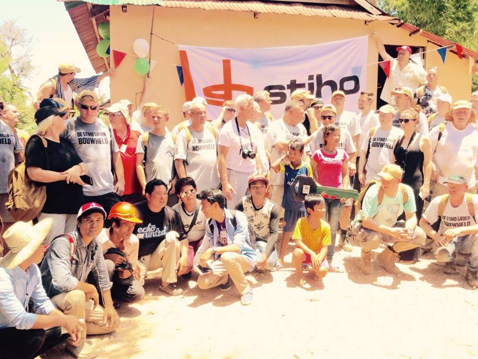 STIHO teams build houses in Siem Reap