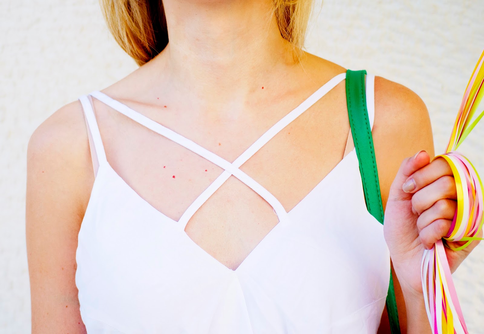 http://www.dressfo.com/p/trendy-spaghetti-straps-solid-color-tank-p_7989.html?lkid=417