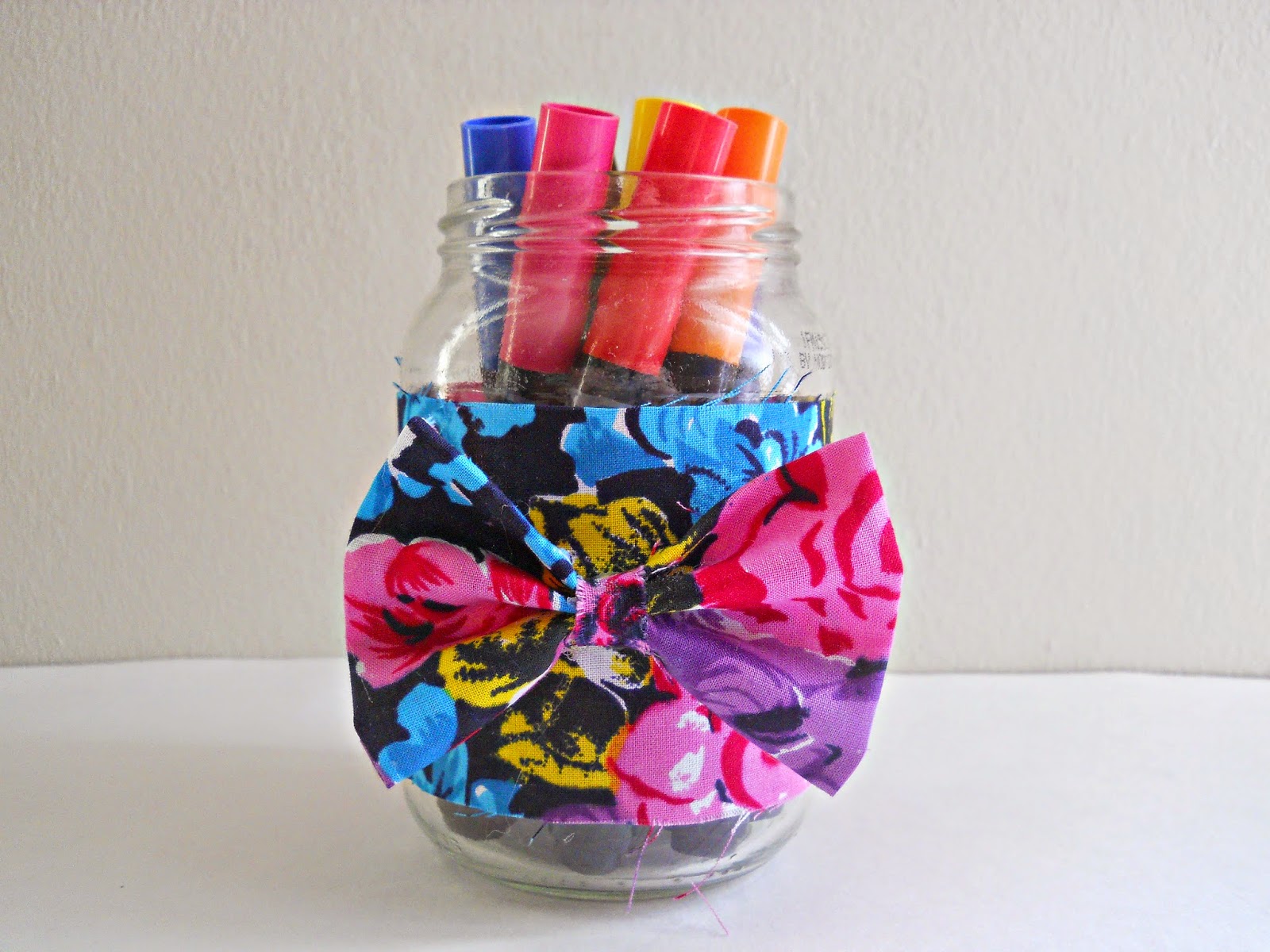 Fabric Scrap Bow Jar | Clever Sewing Projects To Upcycle Fabric Scraps