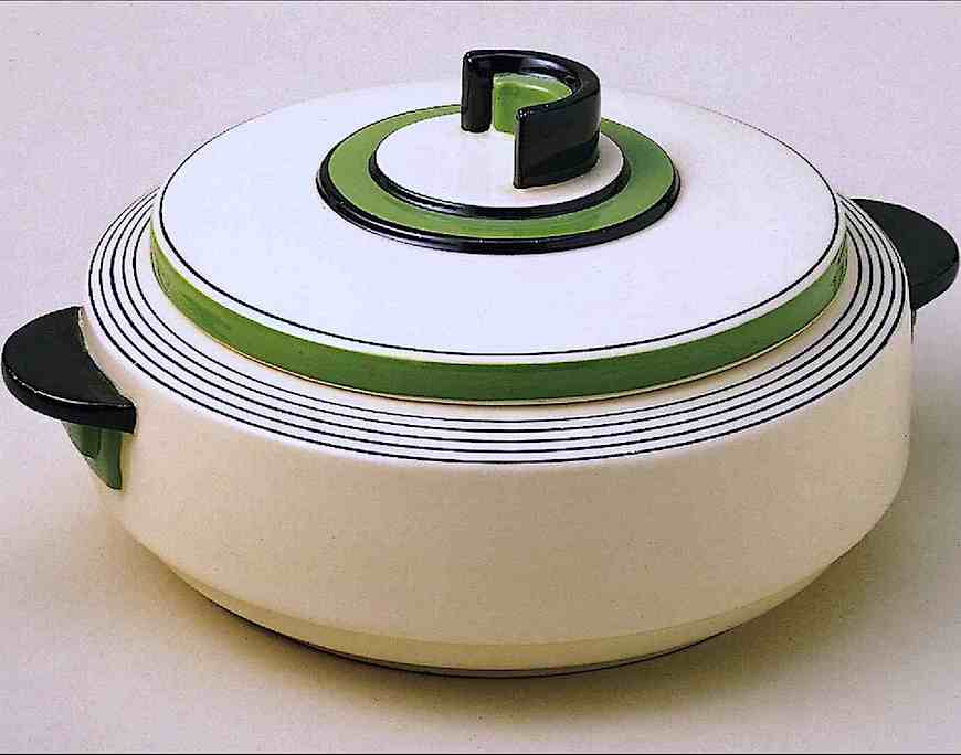 1934 Royal Doulton 1934 Royal Doulton, a color photograph