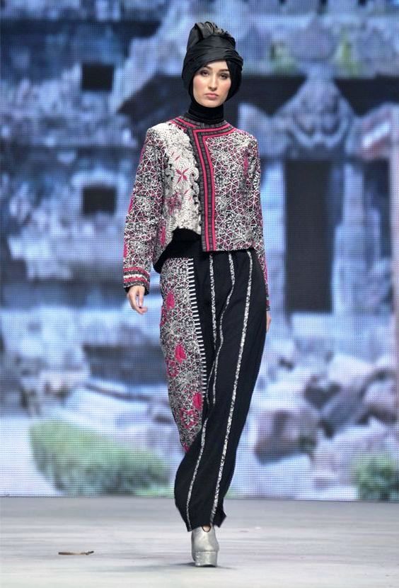  21 model  baju  batik  pesta  untuk wanita  muslim modern 