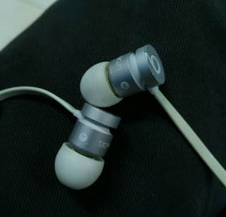 review singkat earphone mahal Urbeats by Dr Dre Review Singkat Urbeats Earphone Seharga 1 jutaan
