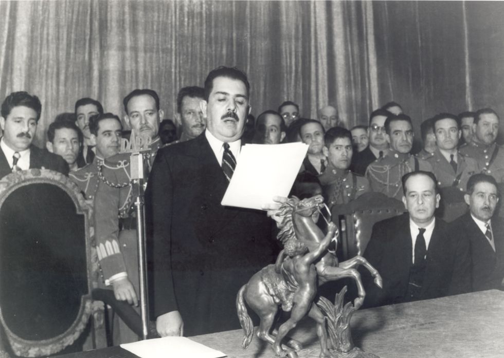 Educación y sociedad Lázaro Cárdenas Y la Educación Socialista Educación y sociedad Lázaro Cárdenas Y la Educación Socialista