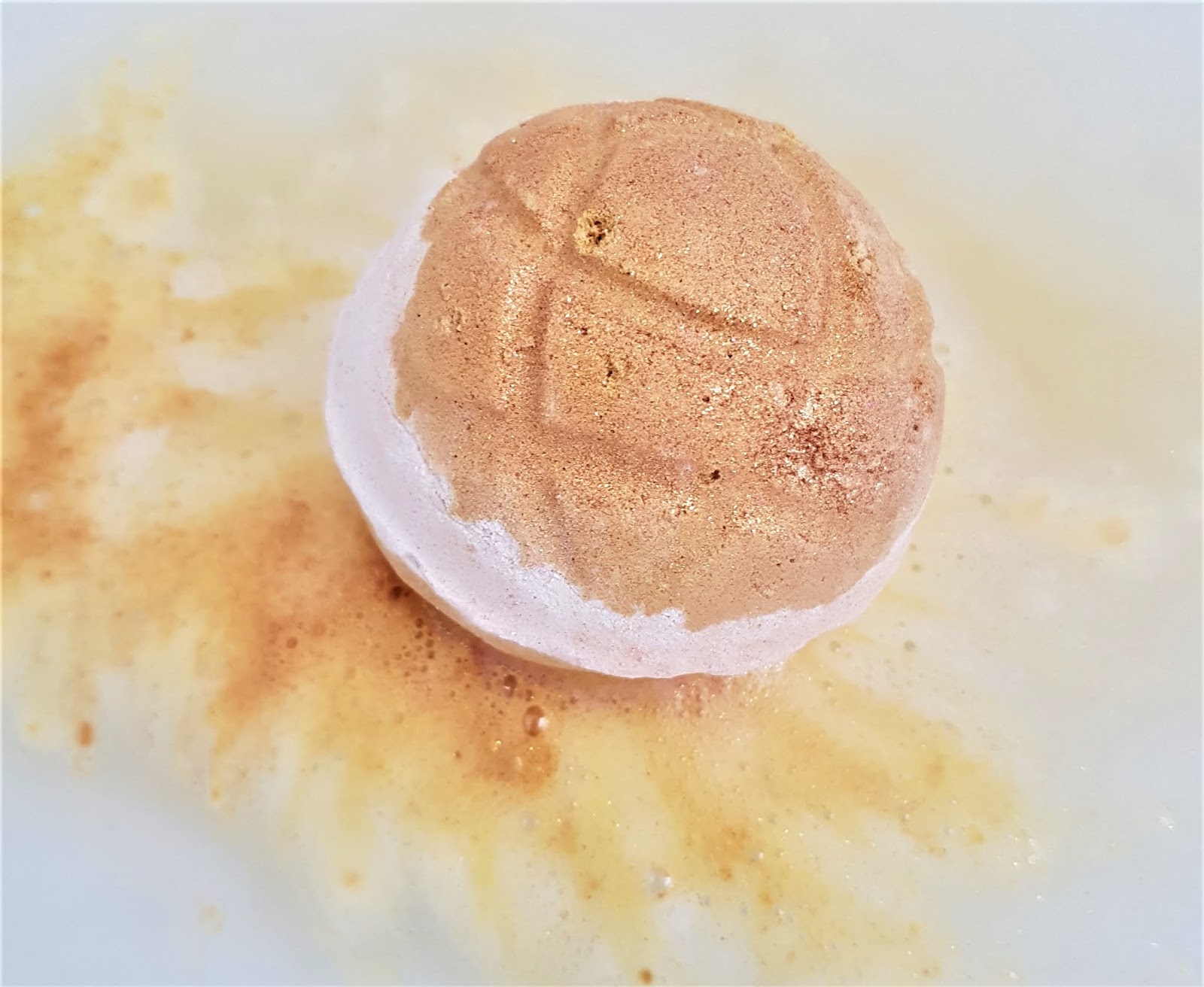 Turmeric Latte Bath Bomb Extra Foam The Lush Box