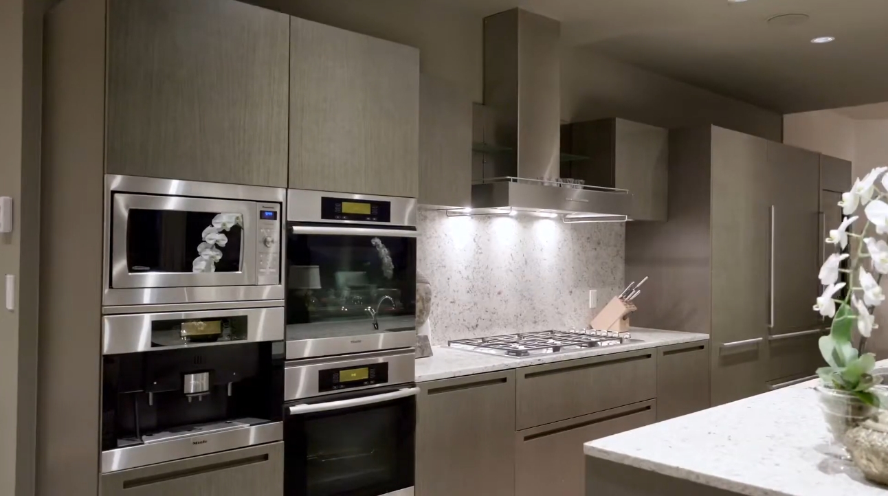 28 Photos vs. 1128 West Georgia Street #4901, Vancouver vs. Luxury Condo Interior Design Tour