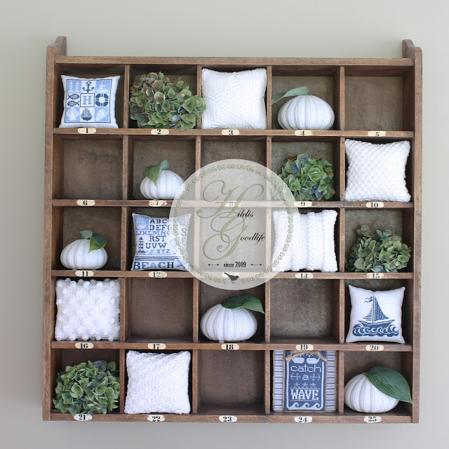Blaue grüne und weiße Sommerdeko in meinem Cubby Organizer!