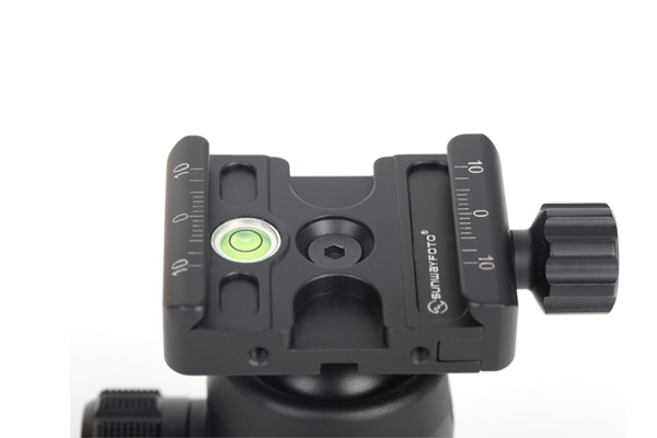 Sunwayfoto FB-28 - DDC-37 QR Clamp detail