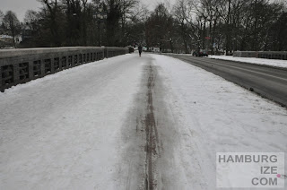 © hamburgize.com / Stefan Warda - "Geräumter Radweg" "Winterdienst" Veloroute 4 - Krugkoppelbrücke
