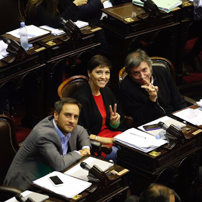Juan Cabandié, Máximo Kirchner, Mayra Mendoza y Luana Volnovich, presentan proyecto para prohibir que corten luz o gas a jubilados por falta de pago