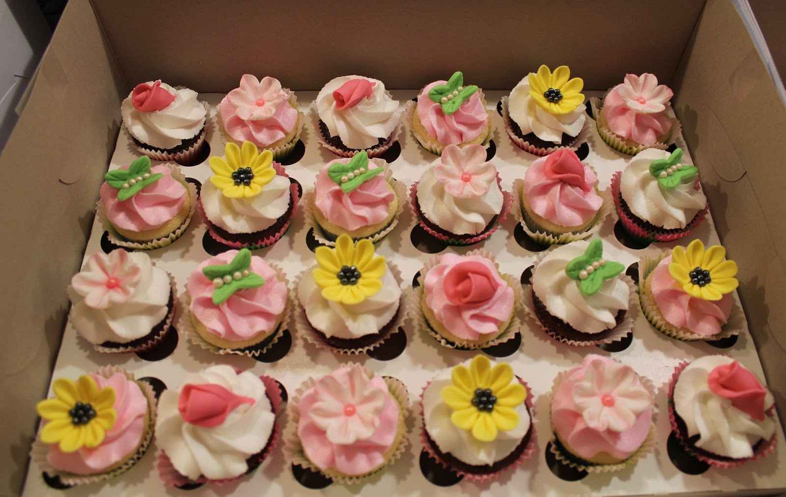 Creative Cakes by Lynn Spring Garden Mini Cupcakes