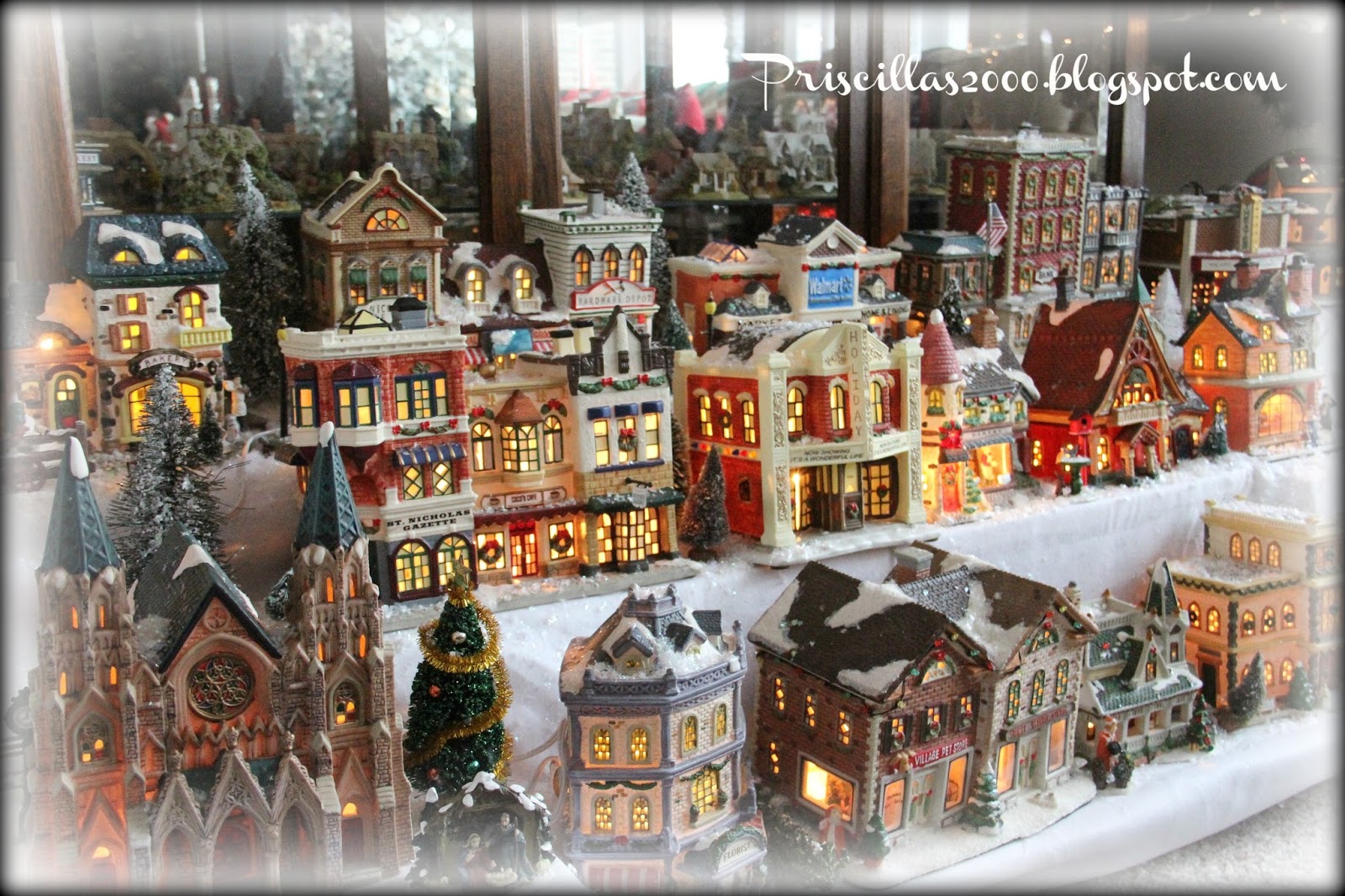 Priscillas: The Christmas Village 2016