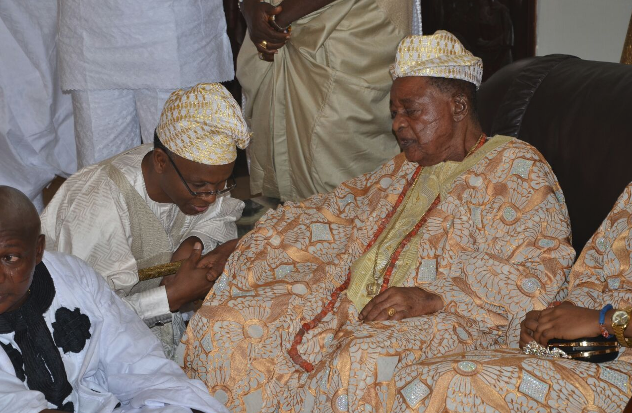 AMAZING STORIES AROUND THE WORLD  Alaafin Oyo  Emir Kano  Oba