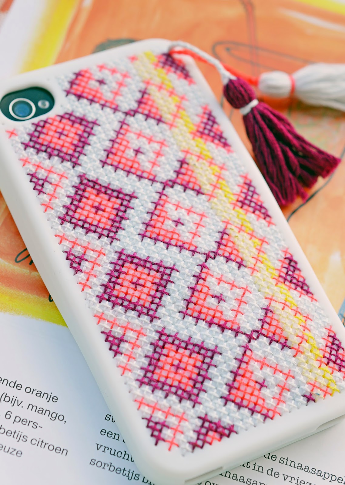 diy-embroidered-iphone-case-free-template-motte