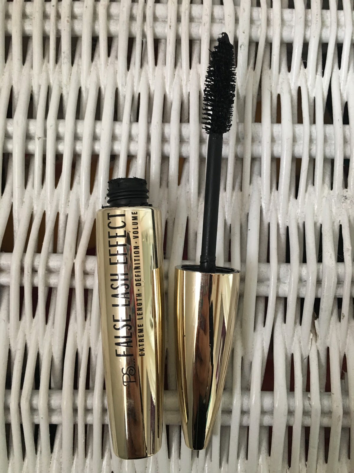 The Mascara Leak That Broke The Internet: Sara'S Story - 96v9ov2