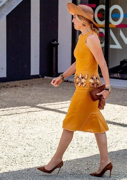 Queen Maxima wore a yellow embellished dress by Oscar de la Renta. Queen Maxima wore Oscar de la Renta embellished dress