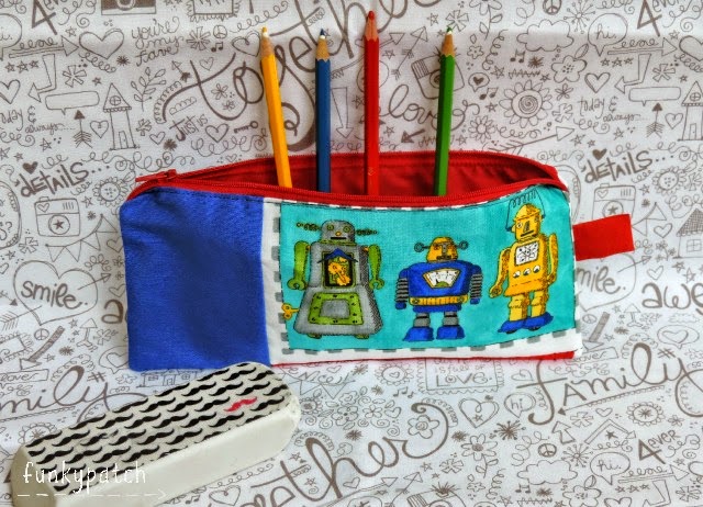 Estuche lapices hecho a mano con tela con estampado robot.