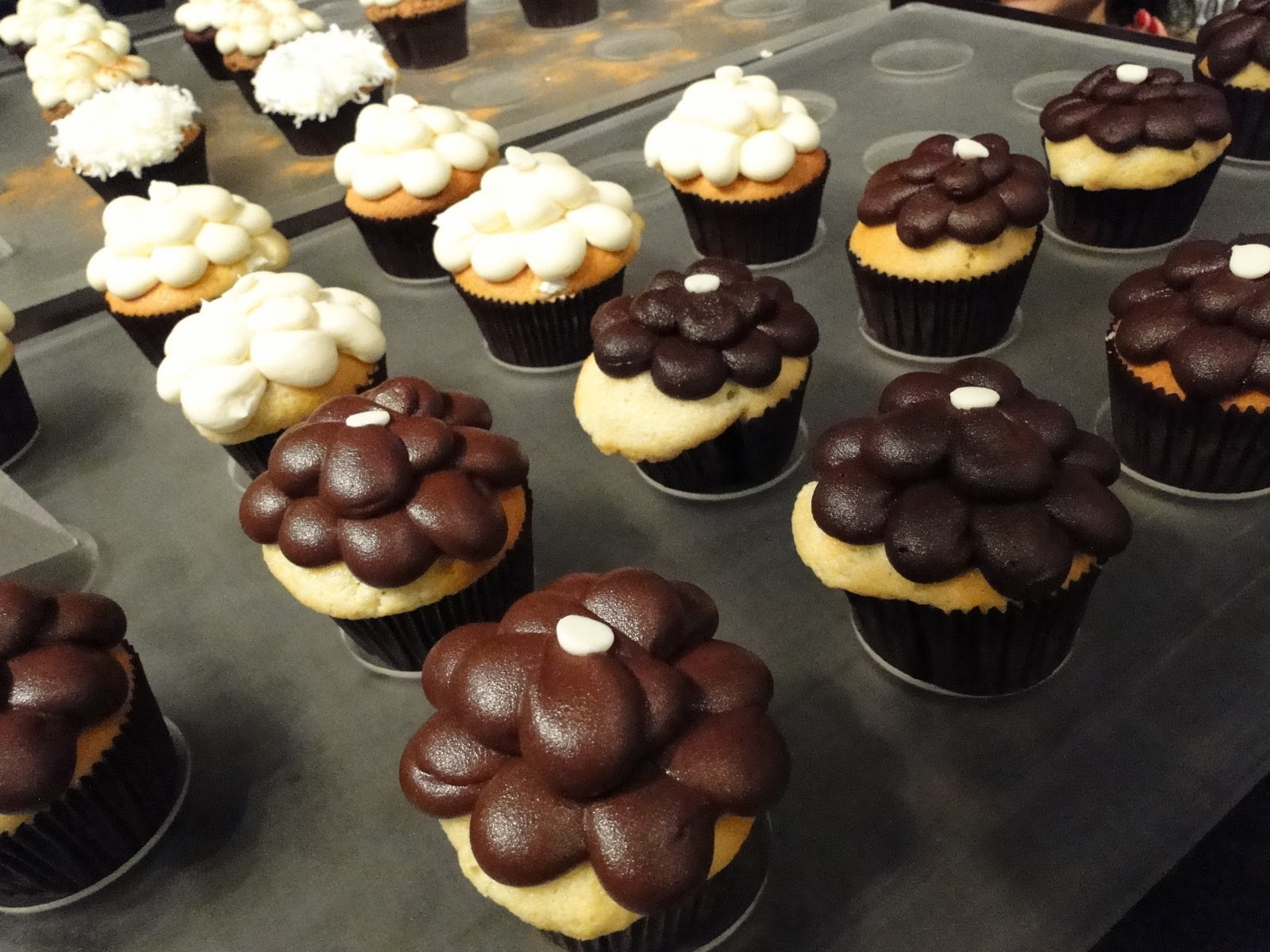 Two Sugar Babies {Cupcake Spy} Downtown Chicago Loop, IL