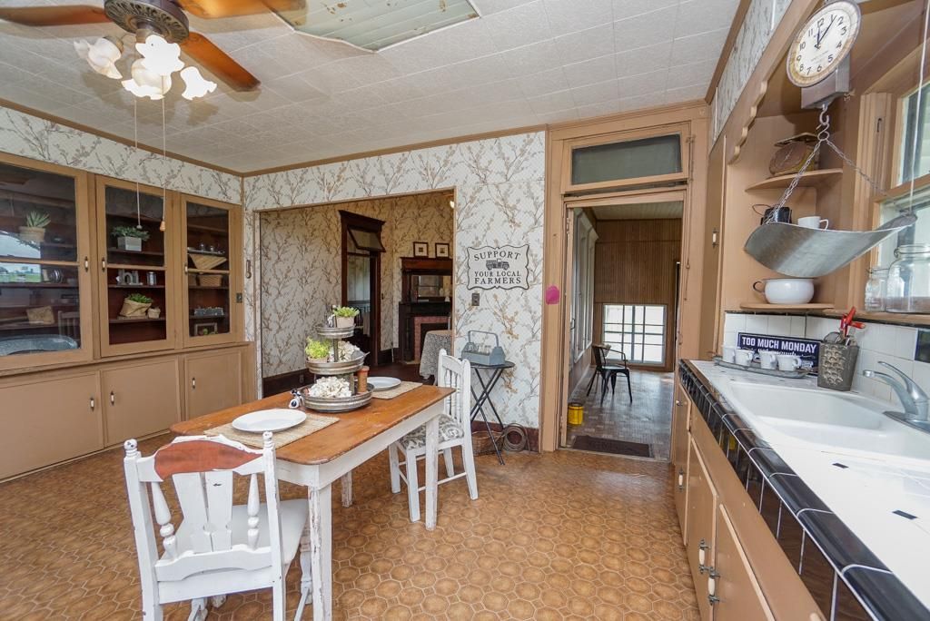 Sweet House Dreams 1899 Farmhouse in El Campo, Texas