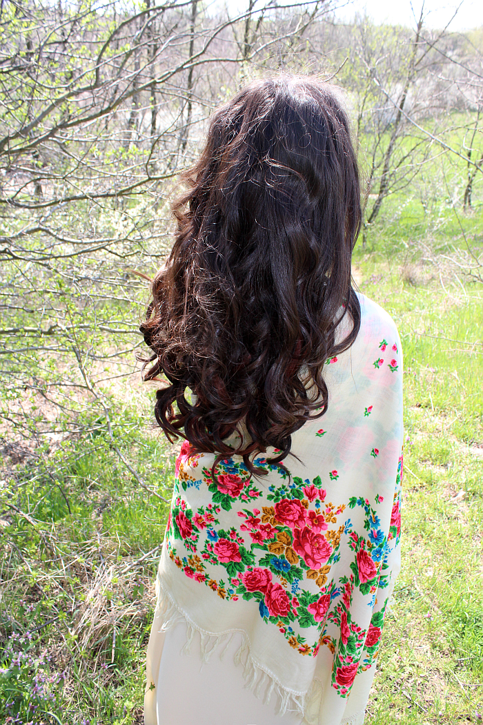 summer hair, floral print scarf, bombshell curls, ginger highlights, boho style
