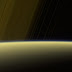 Cassini Jepret Kabut dan Cincin Saturnus dari Jarak Dekat
