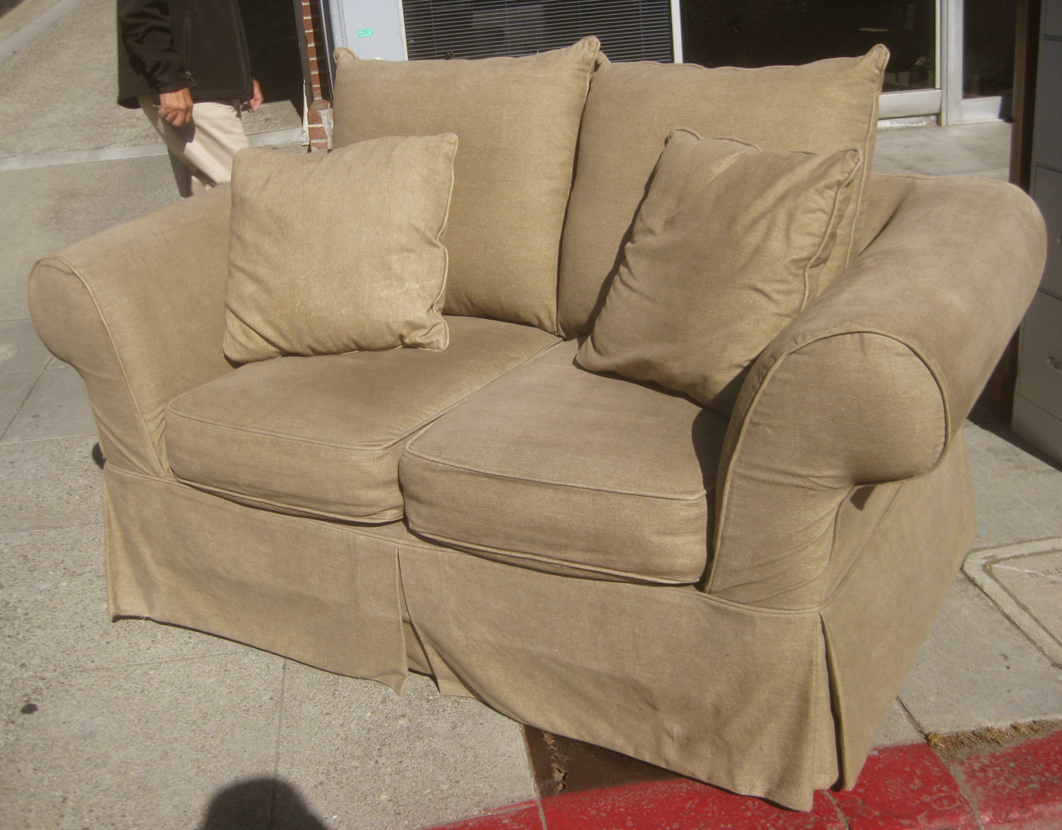 UHURU FURNITURE & COLLECTIBLES SOLD Plush Loveseat 175
