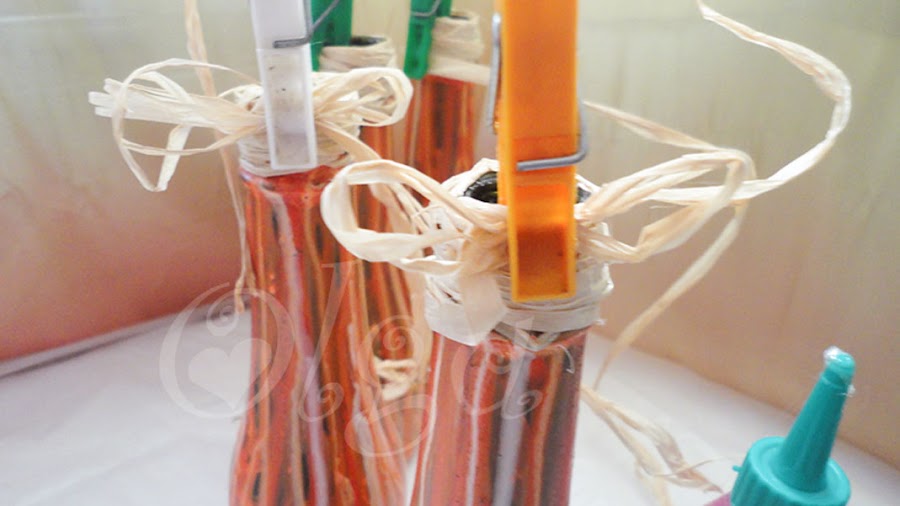 tutorial pintar botellas de cristal y flores de papel imitando libro antiguo
