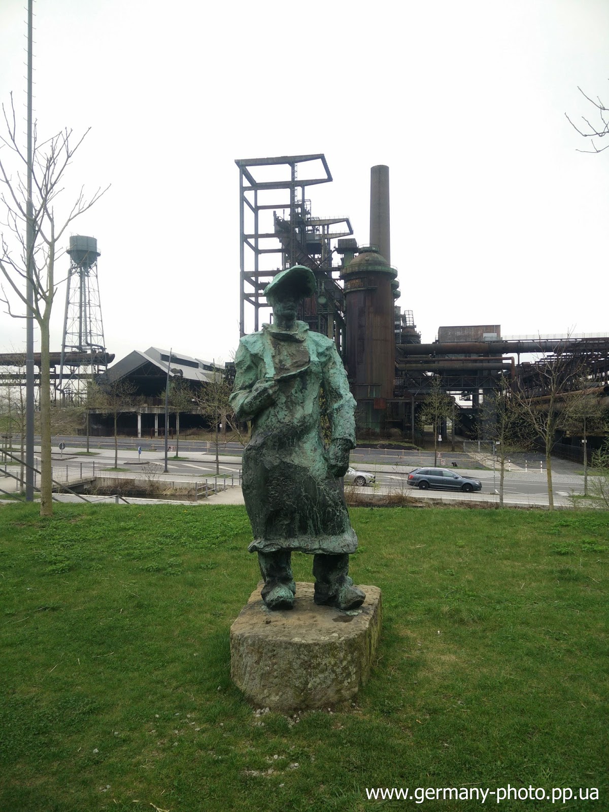 Памятник немецкому металлургу