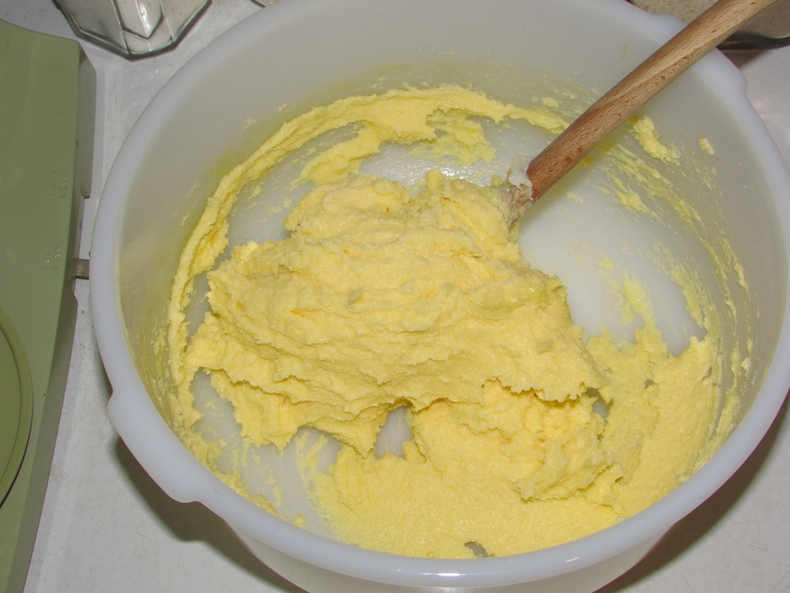 Порошок для заварного крема. Творог взбитый с сахаром. Взбивает тесто. Сметана. Крем крахмал мука.