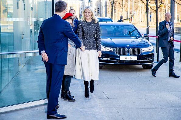 Crown Princess Mette-Marit wore a new silk wool jacket by Brock Collection, and pleated midi skirt. Deichman Library children's books