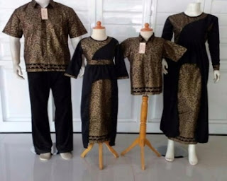 model baju batik untuk foto keluarga