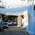 Moradores pintam rua com cores da Argentina como forma de protesto