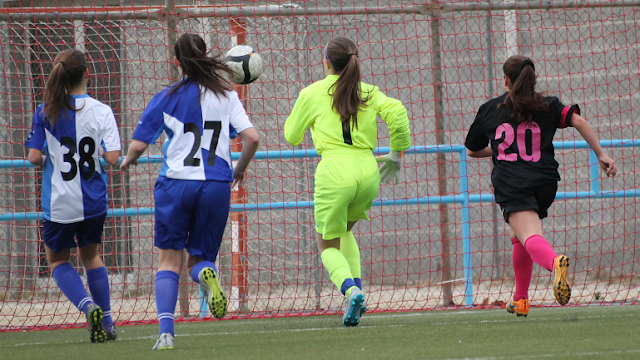 Lucía va salvar una vaselina d'Anna i va evitar el 3-1. Lucía va salvar una vaselina d'Anna i va evitar el 3-1.