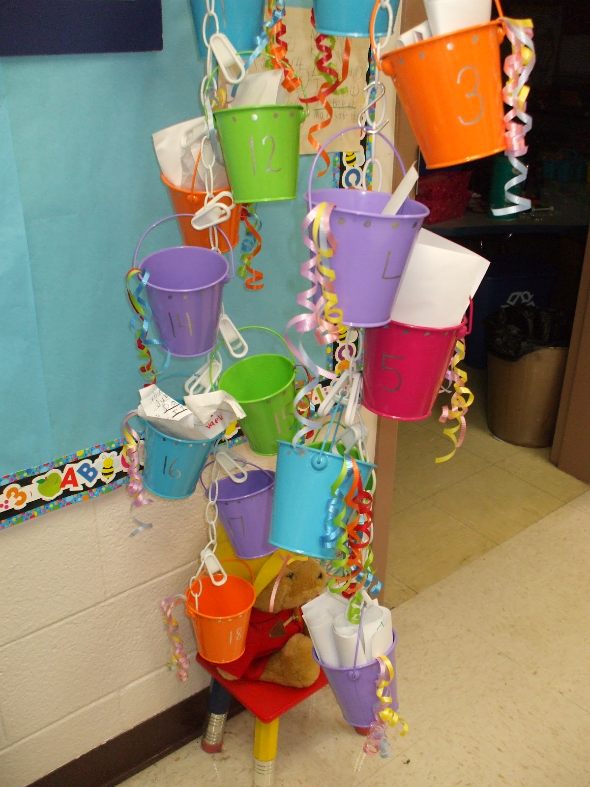 to First Grade Room 5 Bucket Filler Display