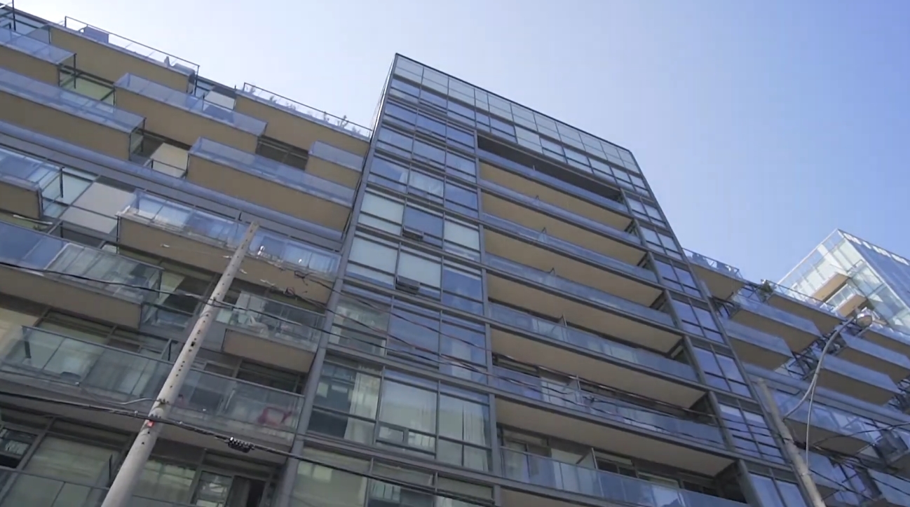 14 Photos vs. 55 Stewart St, Toronto Condo Interior Design Tour