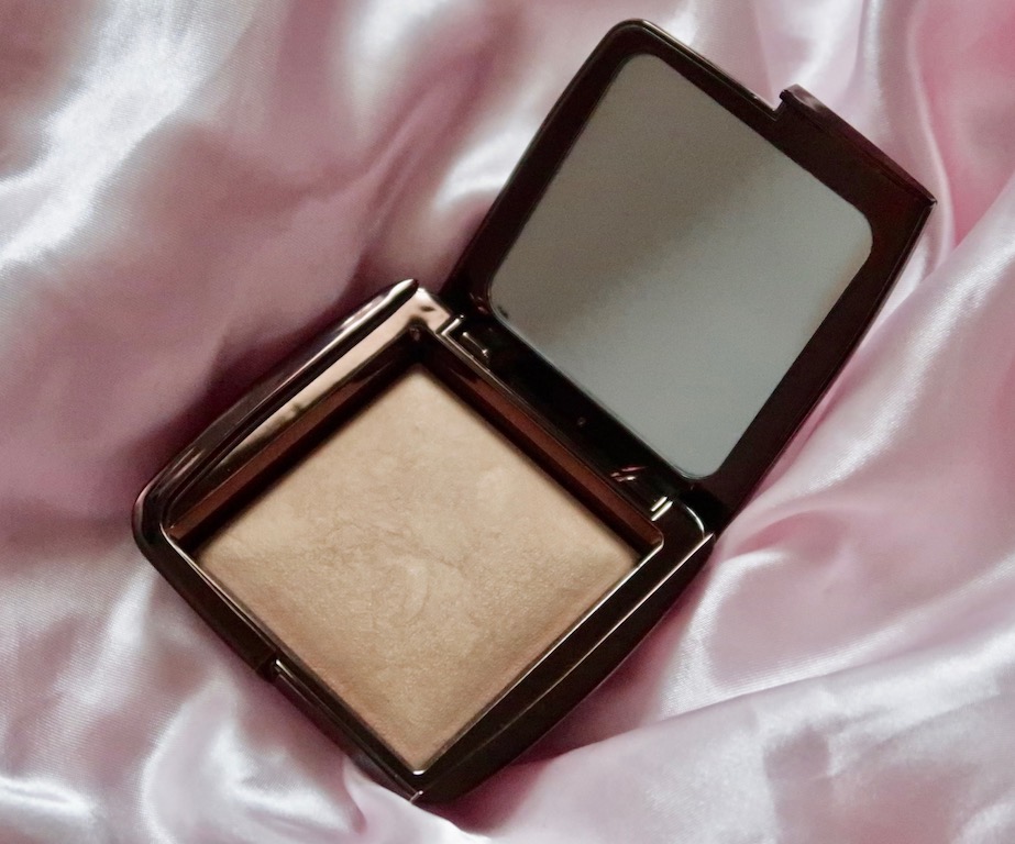 Hourglass Ambient Lighting Powder Radiant Light is your healthy glow in