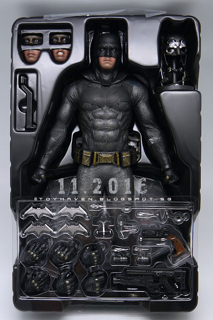 hot toys batman tech cowl