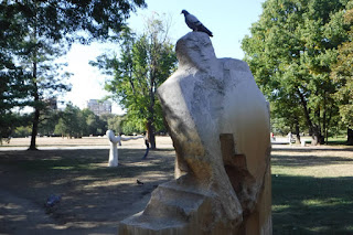 statua con piccione