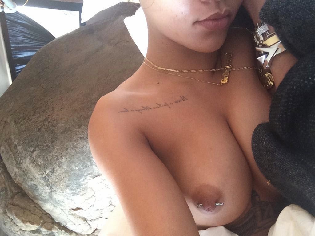 Rihanna Leaked Photo Naked 47