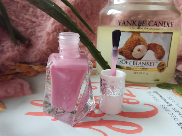Le vernis nude réinventé par Essie avec la Collection Gel Couture