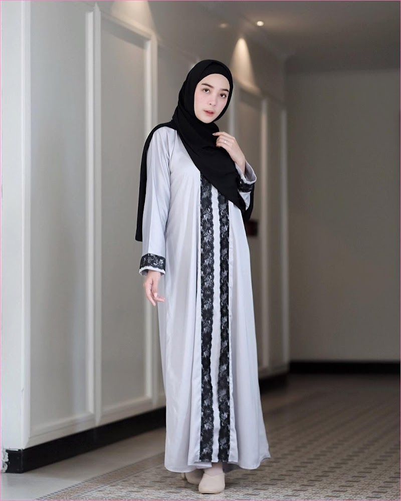 48 Gambar Baju Gamis Terbaru 2021 Wanita Berhijab, Info Top!