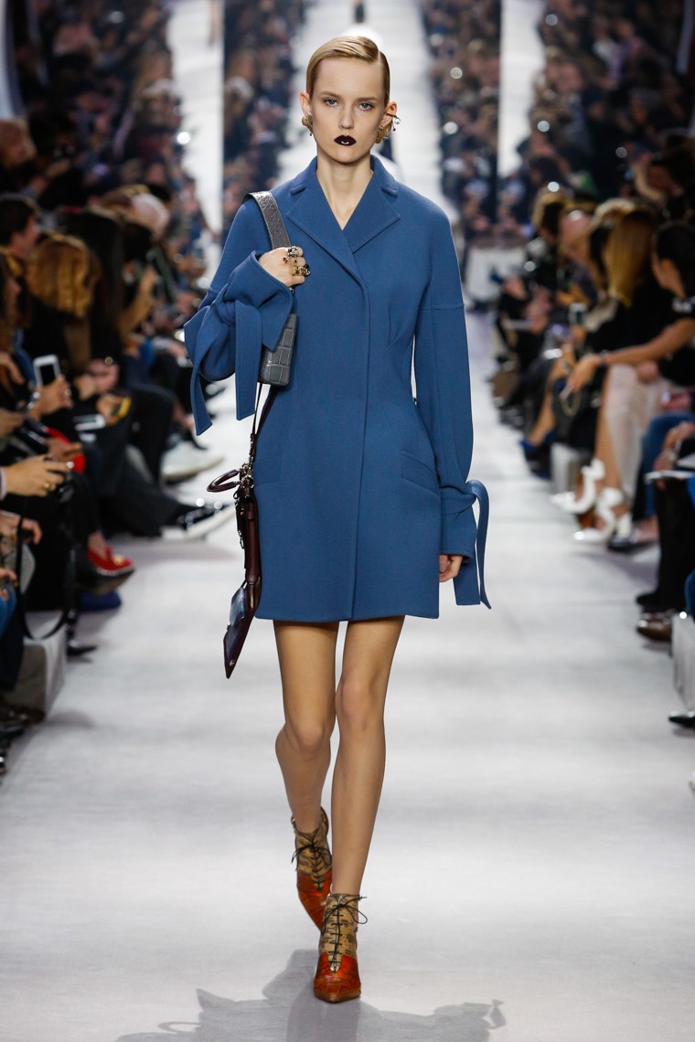 Dior Fall/Winter 2016-2017 RTW PFW dior-fall-winter-2016-2017-collection-paris-fashion-week, dior-fall-winter-2016-2017, christian-dior-fall-winter-2016-2017, dior-fall-winter-2016, dior-fall-winter-2017, dior-fall-winter, dior-fall, dior-fall-2016-2017, dior-fall-2016, dior-fall-2017, dudessinauxpodiums, du-dessin-aux-podiums, paris-fashion-week-2017