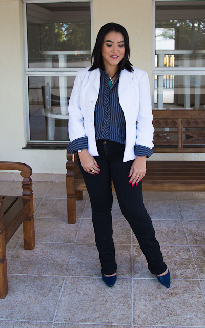 Usando o Blazer Branco no trabalho