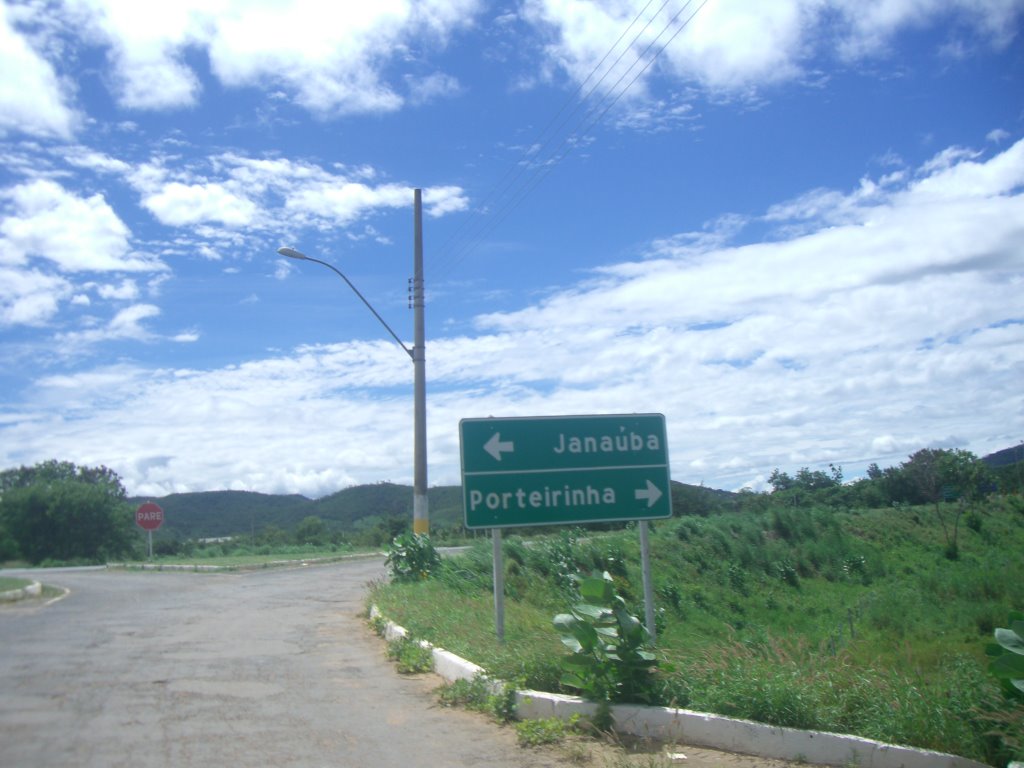 TURISTANDO PELO MUNDO PORTEIRINHA / MINAS GERAIS Com cenário de montanhas que emolduram a TURISTANDO PELO MUNDO PORTEIRINHA / MINAS GERAIS Com cenário de montanhas que emolduram a